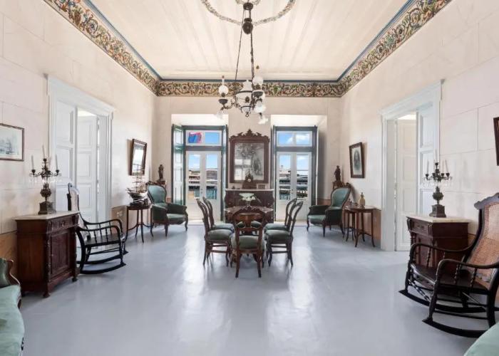 1800 Mansion