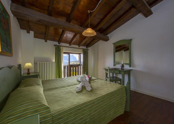 Liano Violetta -view Lake & Parking