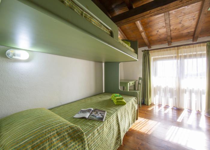 Liano Violetta -view Lake & Parking