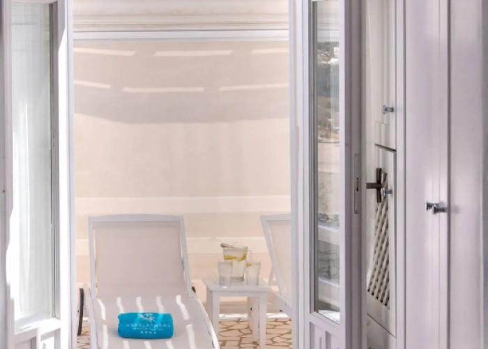 Aspalathras White Hotel