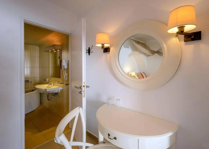 Aspalathras White Hotel