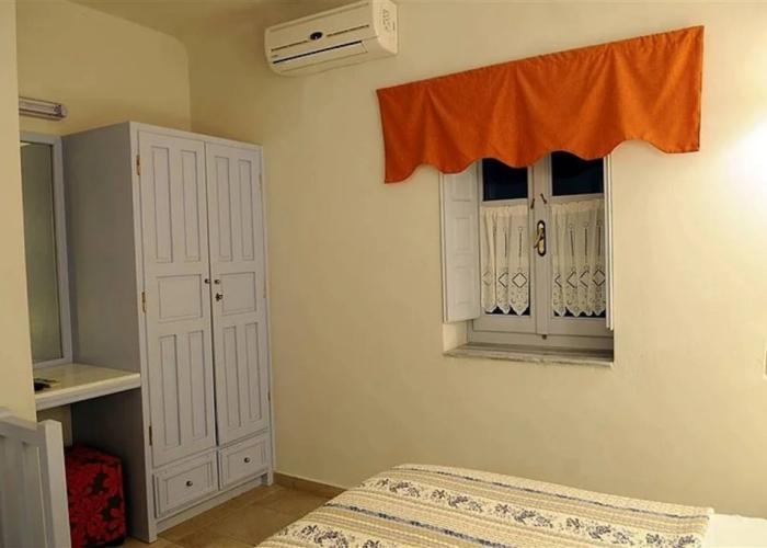 Haraki Studios & Apartments