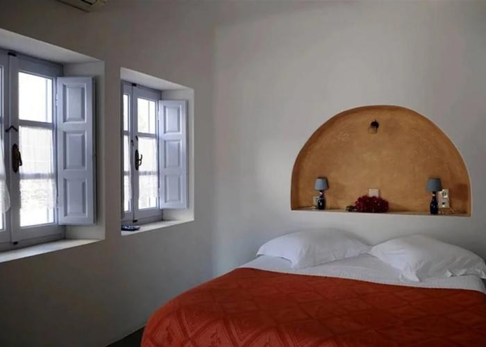 Haraki Studios & Apartments