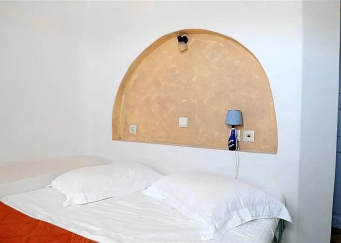 Haraki Studios & Apartments
