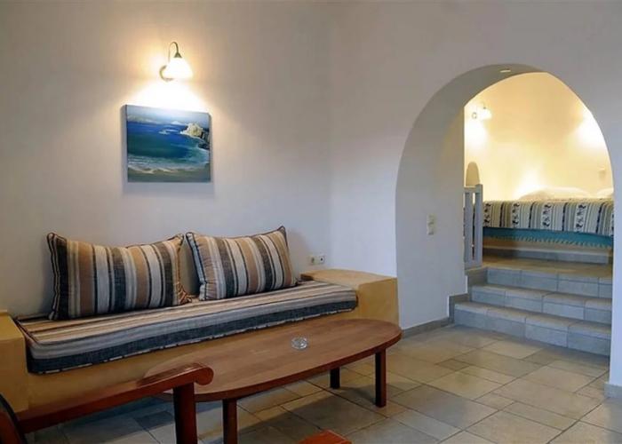 Haraki Studios & Apartments
