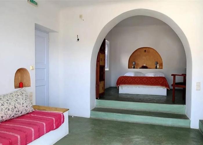Haraki Studios & Apartments