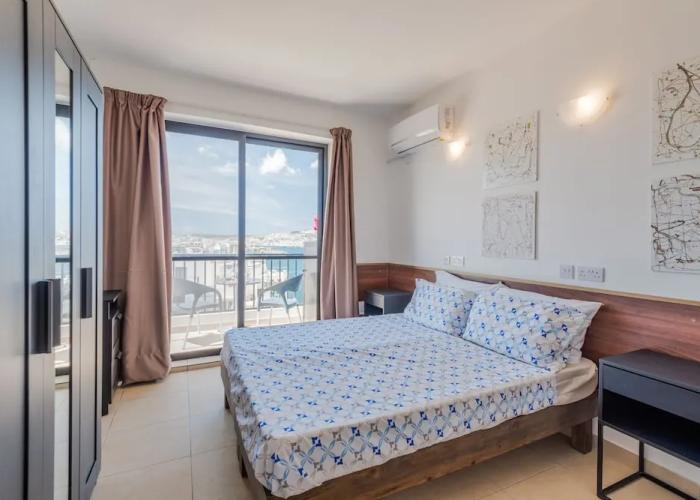 Seashells Penthouse Hot Tub Seaview by Getaways Malta