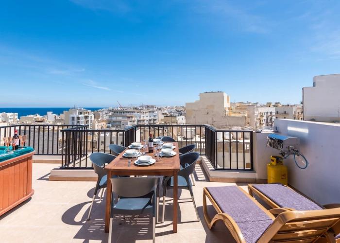 Seashells Penthouse Hot Tub Seaview by Getaways Malta