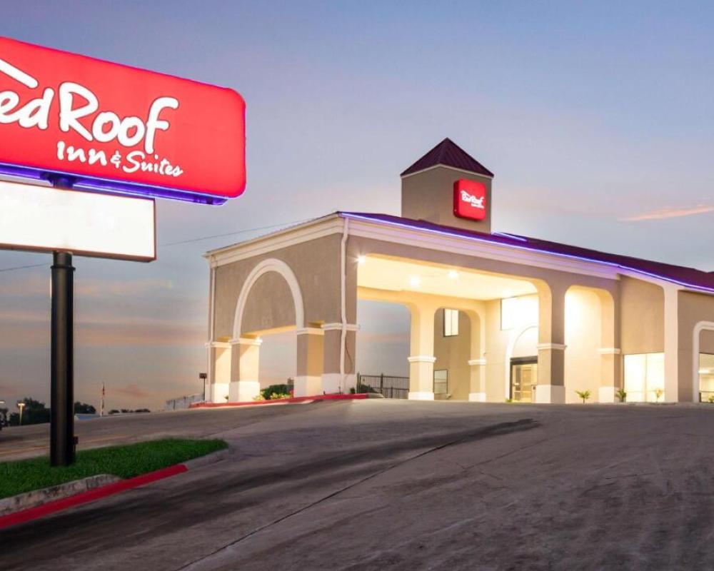 Red Roof Inn & Suites Austin East - Manor