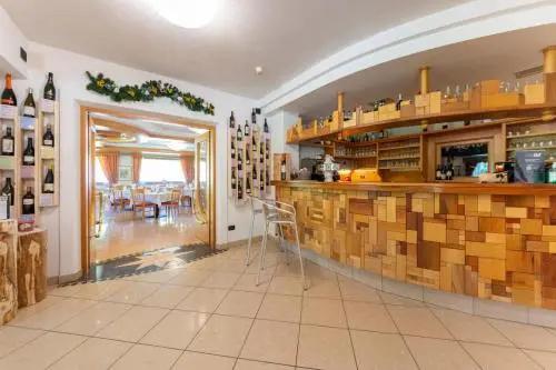 Flos Hotel