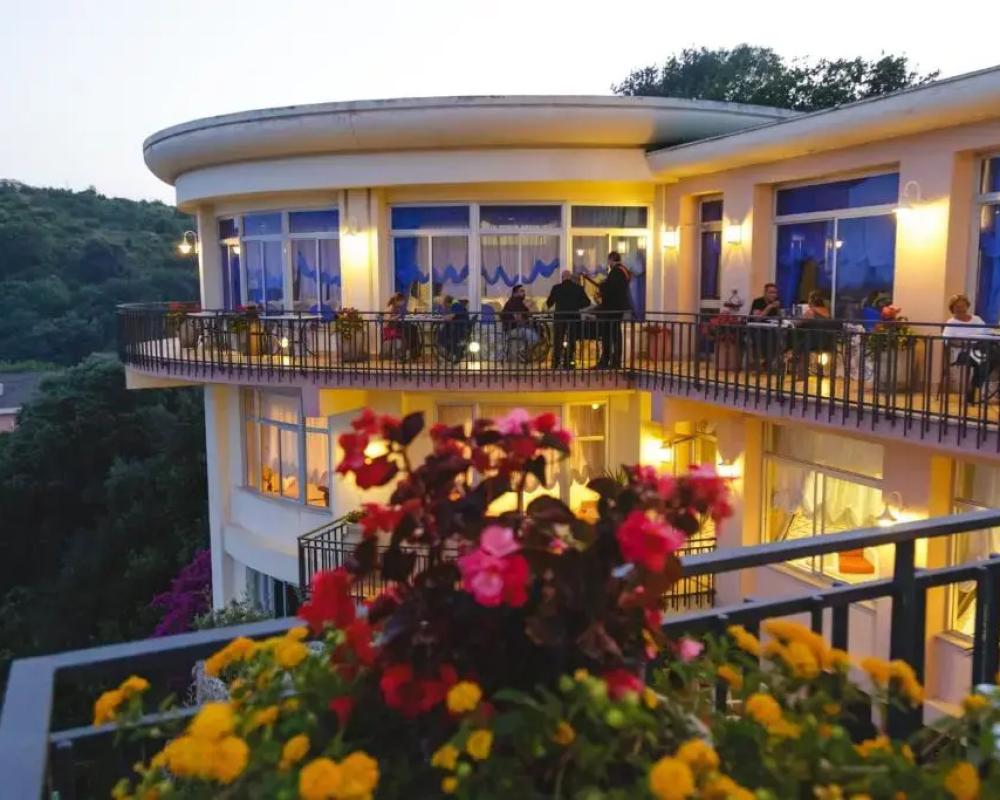 фото Summit Hotel