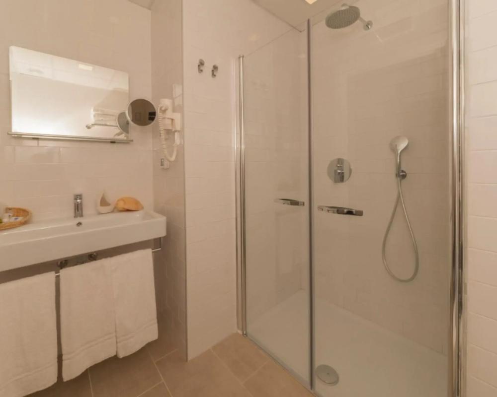фото Summit Hotel