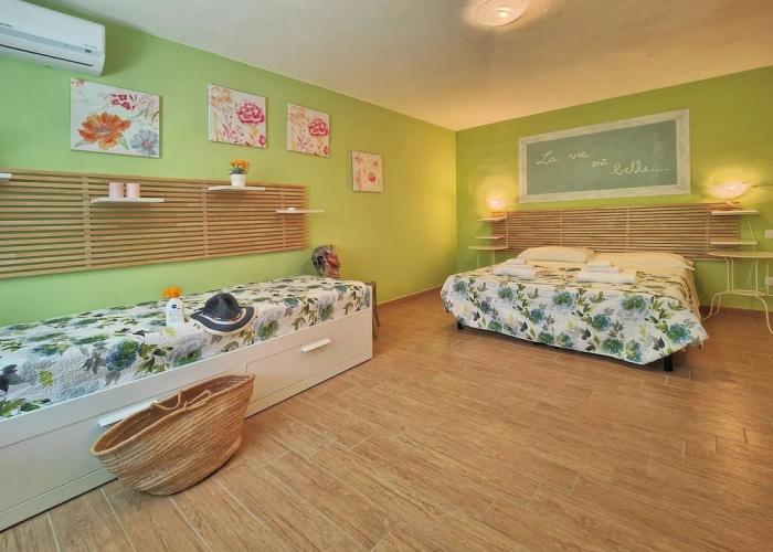 Sea view and ground floor Apartments le Dune