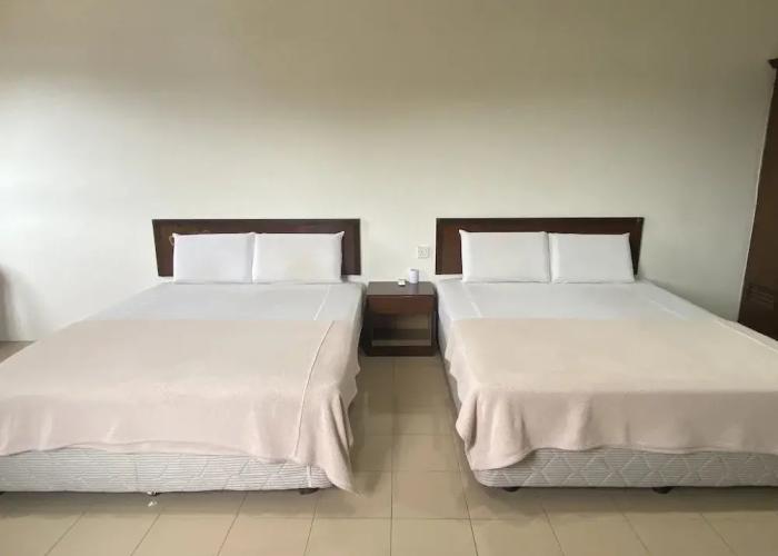OYO 90896 Gold Hill Hotel