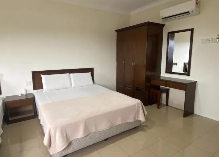 OYO 90896 Gold Hill Hotel