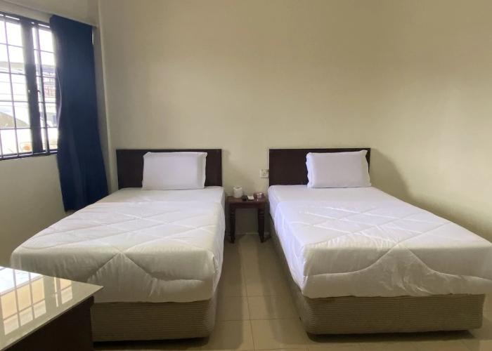 OYO 90896 Gold Hill Hotel