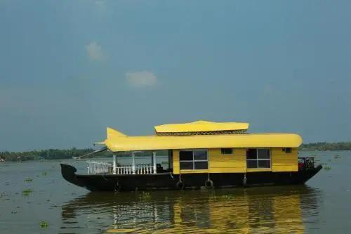 Sreekrishna Houseboat