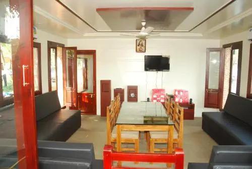 Sreekrishna Houseboat