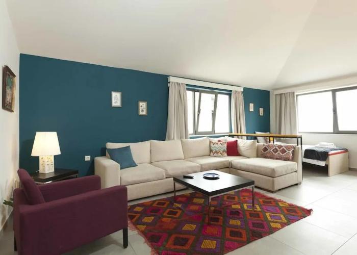 CHROMA Lodge Pikermi