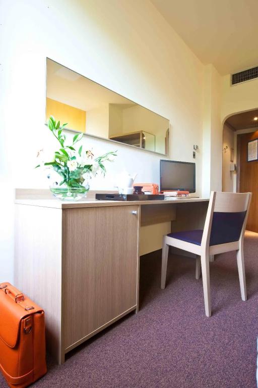 фото B&B HOTEL First