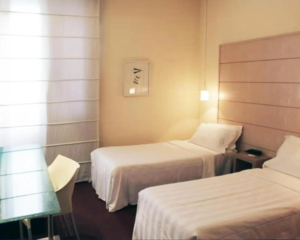 фото B&B HOTEL First