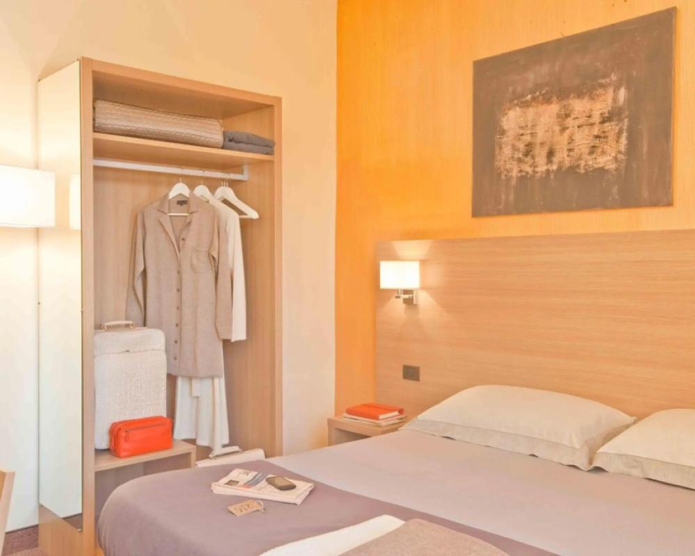 фото B&B HOTEL First