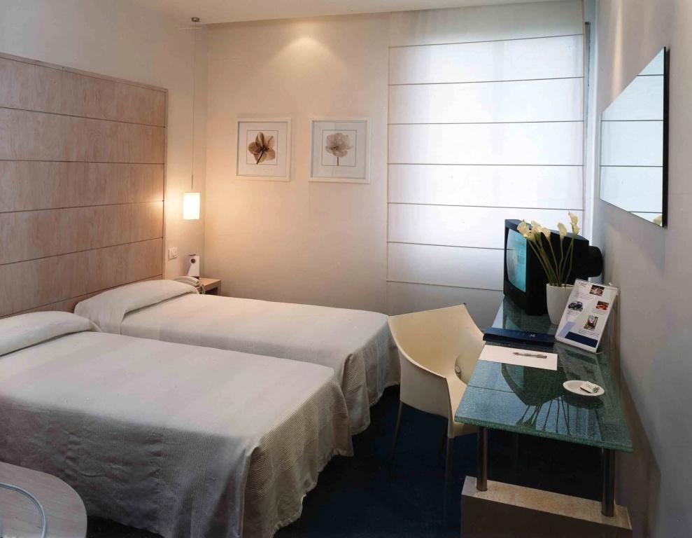 фото B&B HOTEL First
