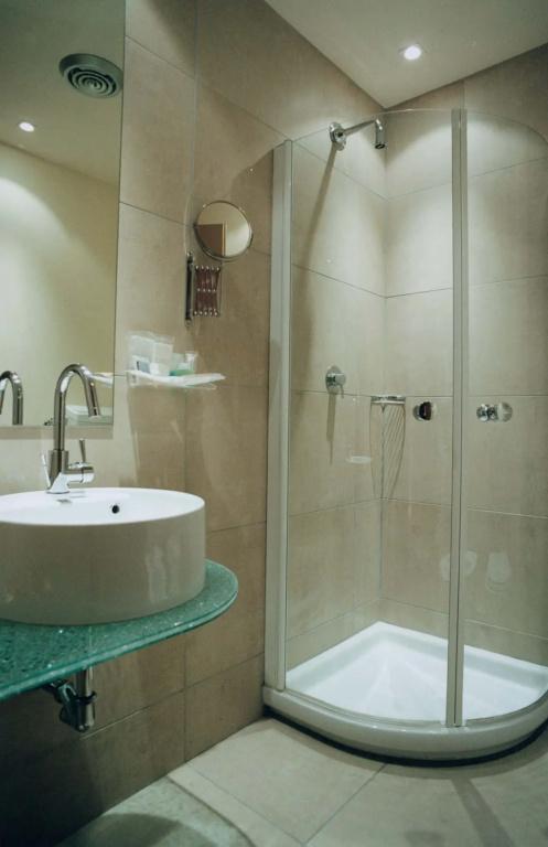 фото B&B HOTEL First