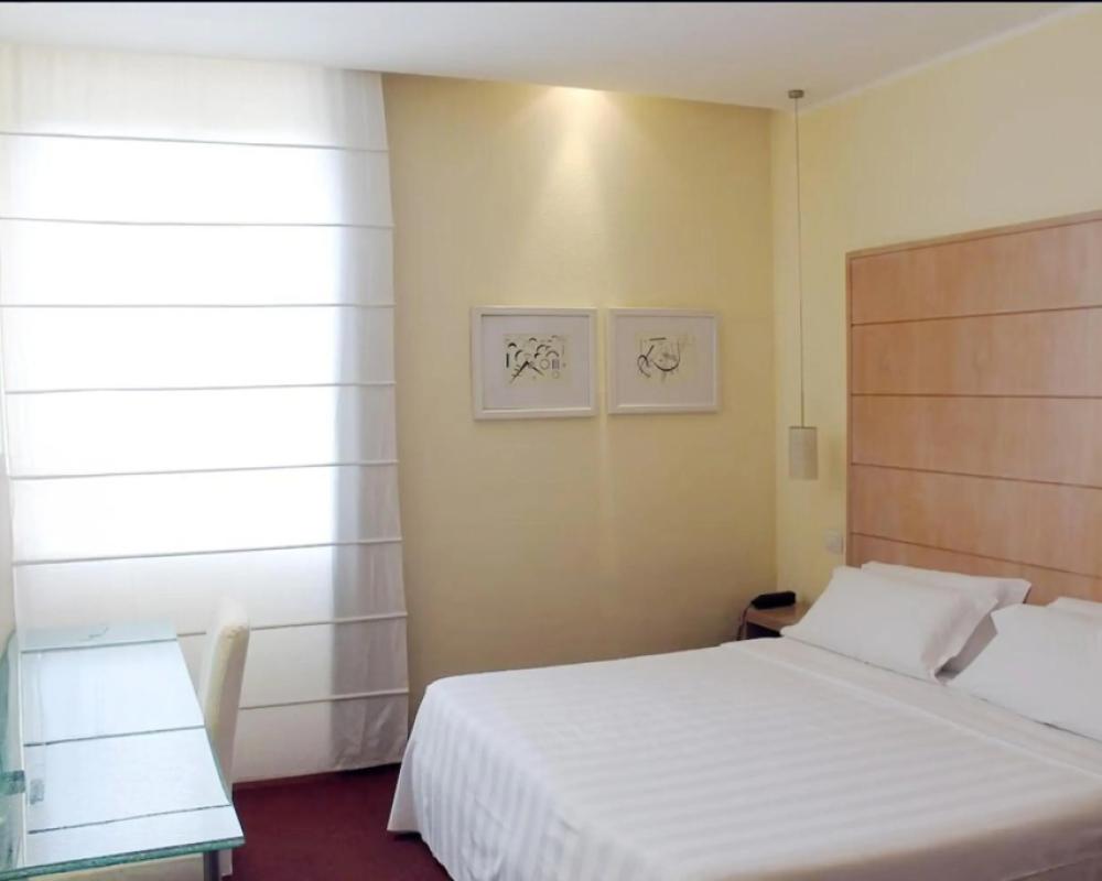 фото B&B HOTEL First