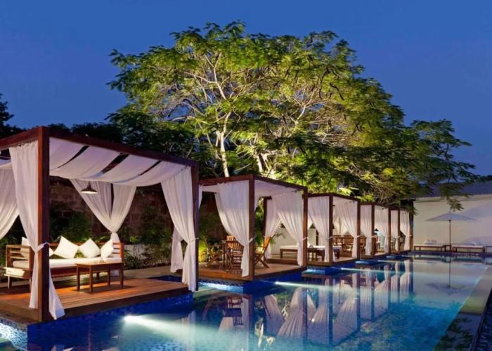 SinQ Party Hotel