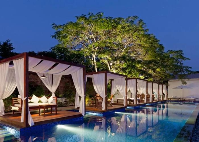 SinQ Party Hotel