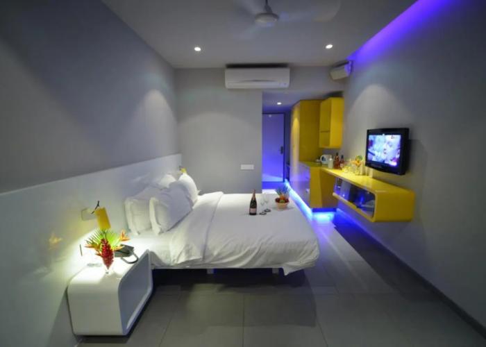 SinQ Party Hotel