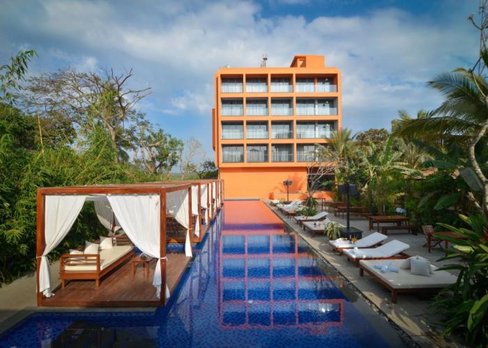 SinQ Party Hotel