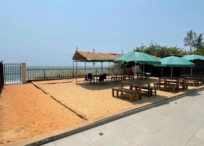 Kay's By The Sea