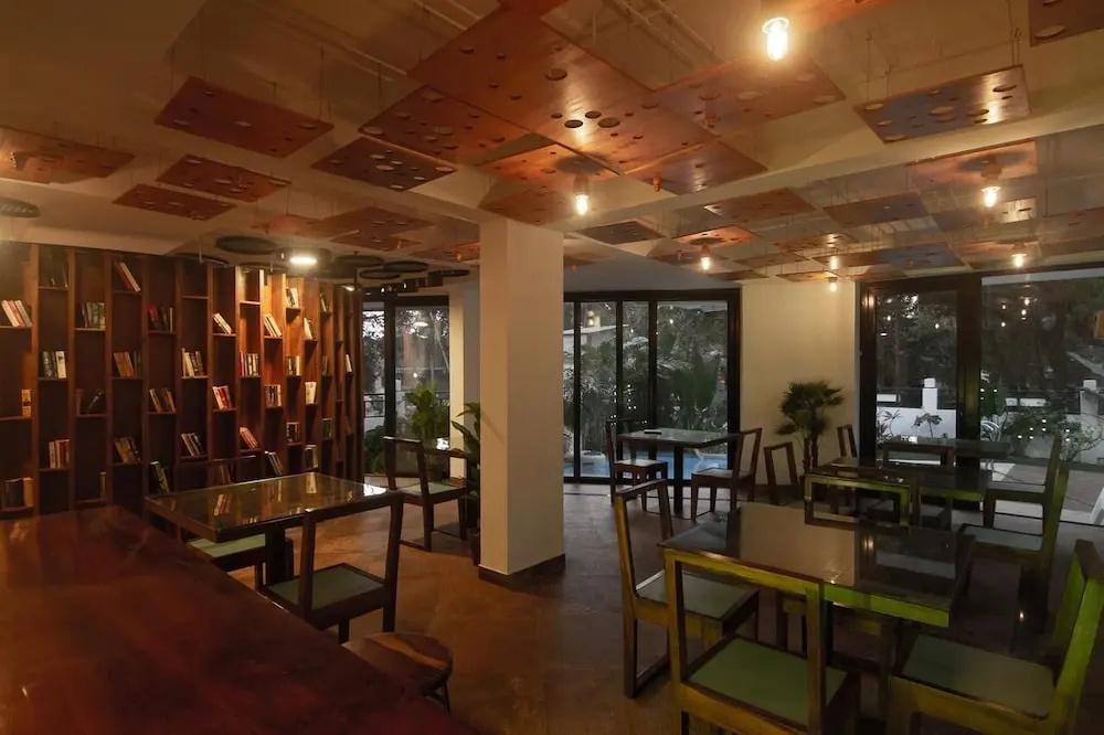 фото Half Hotel