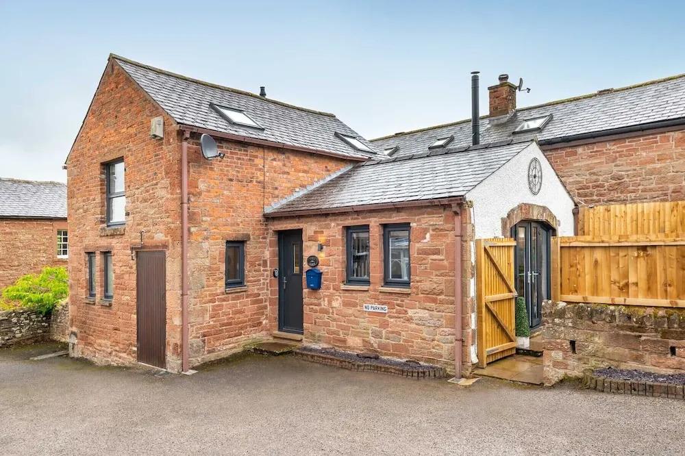 Beautiful 2-bed Cottage in Brampton