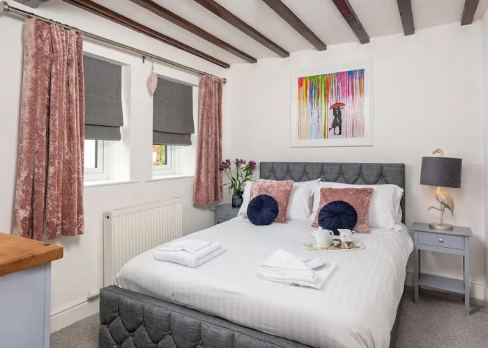 Beautiful 2-bed Cottage in Brampton