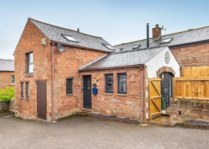 Beautiful 2-bed Cottage in Brampton