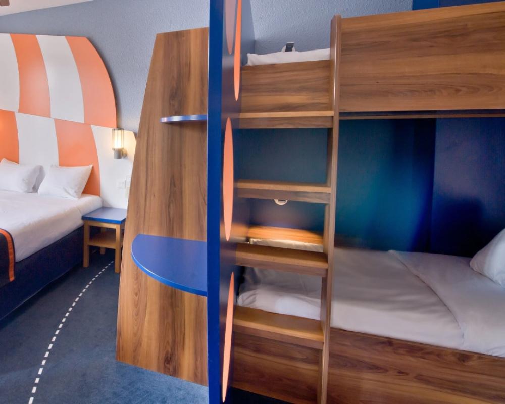 фото Explorers Hotel