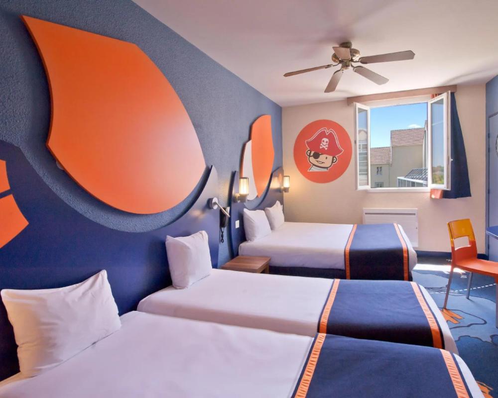 фото Explorers Hotel