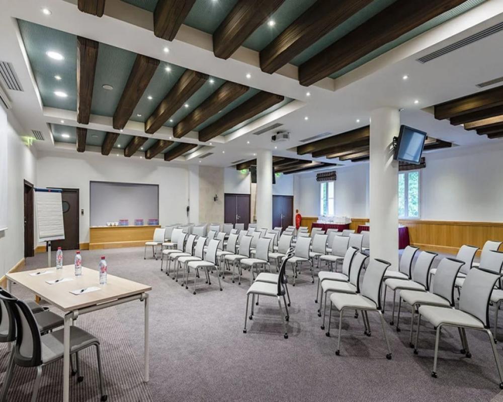 фото Explorers Hotel