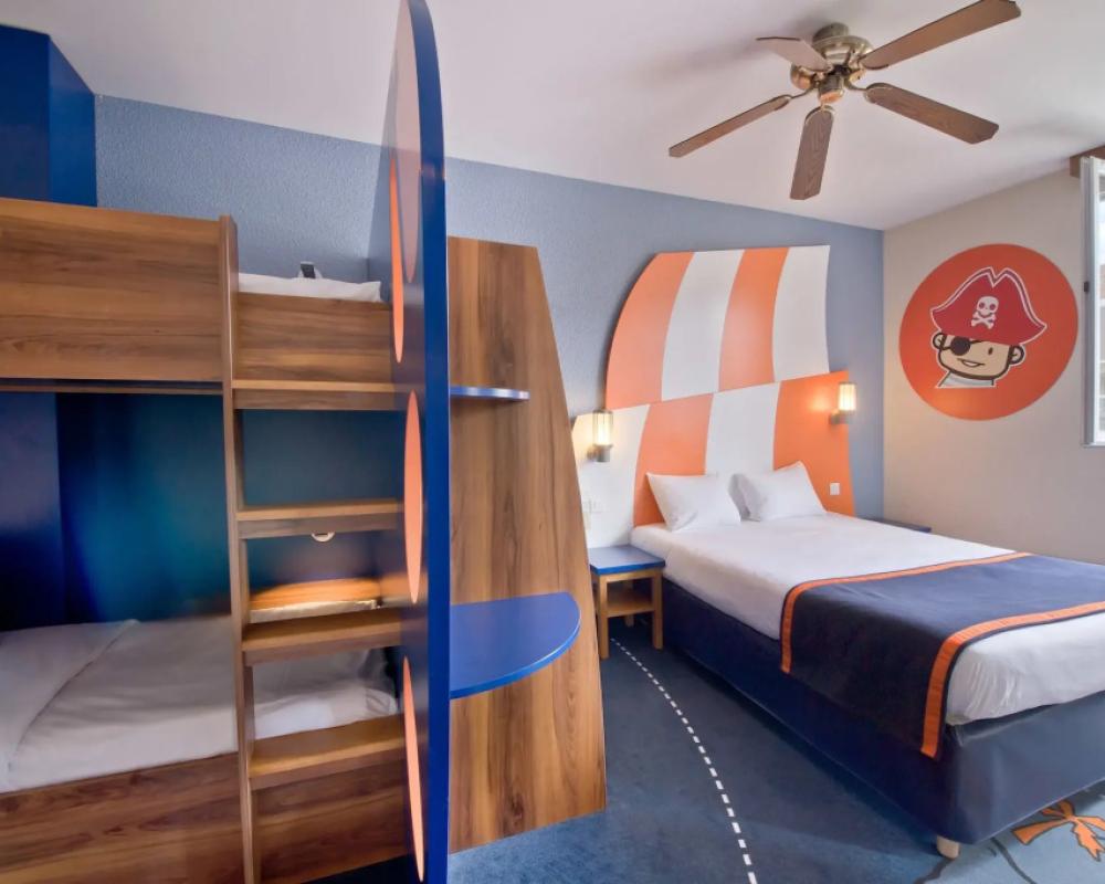 фото Explorers Hotel