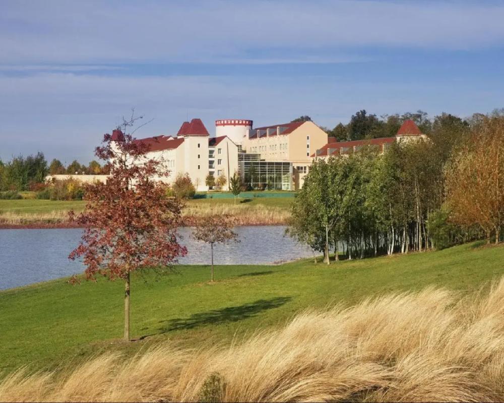 фото Explorers Hotel