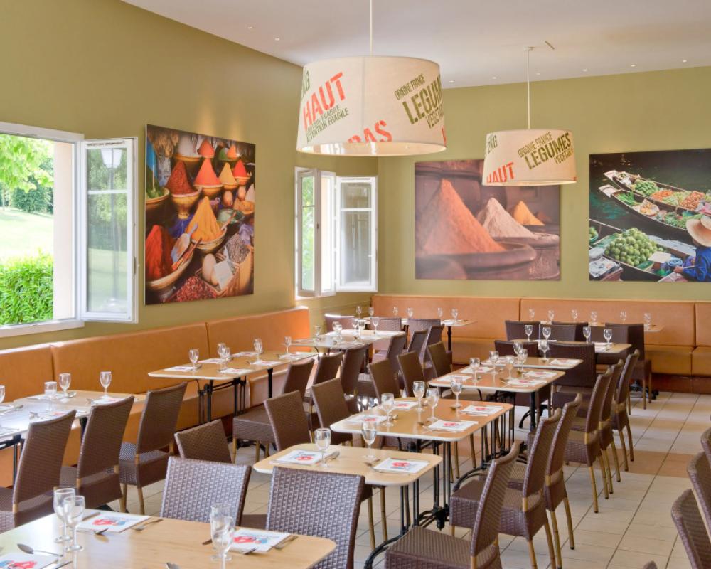 фото Explorers Hotel