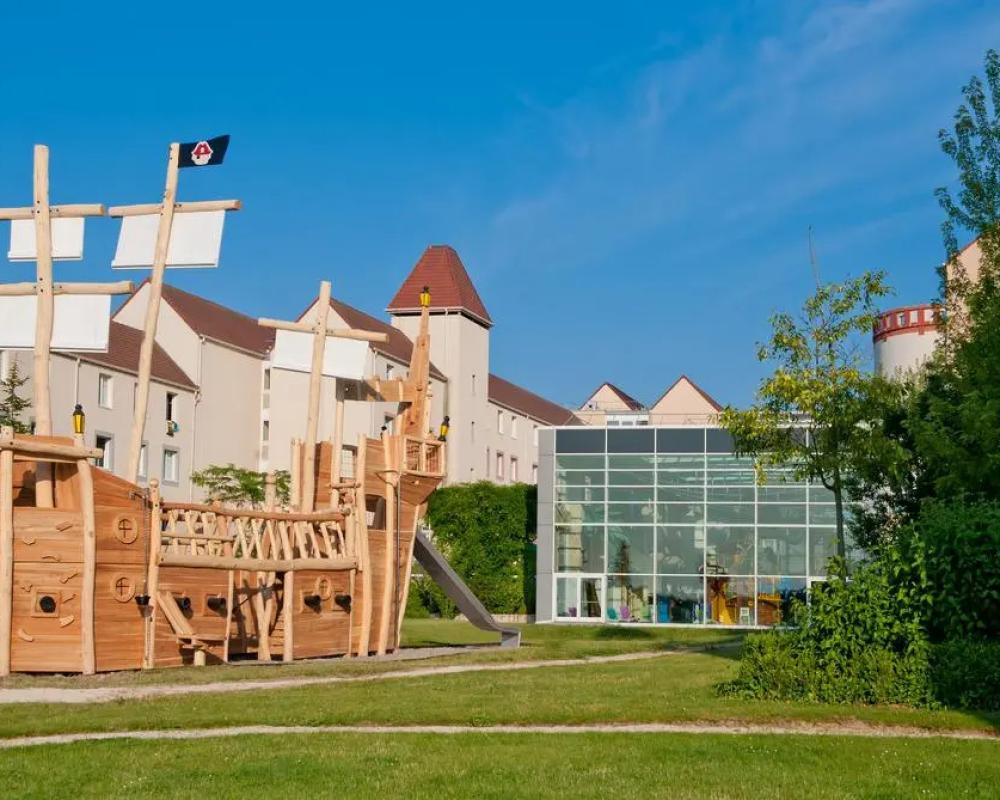 фото Explorers Hotel