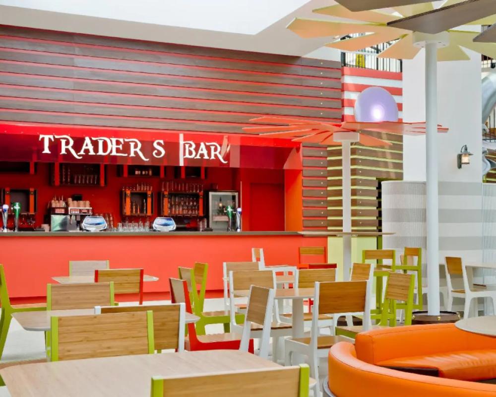 фото Explorers Hotel