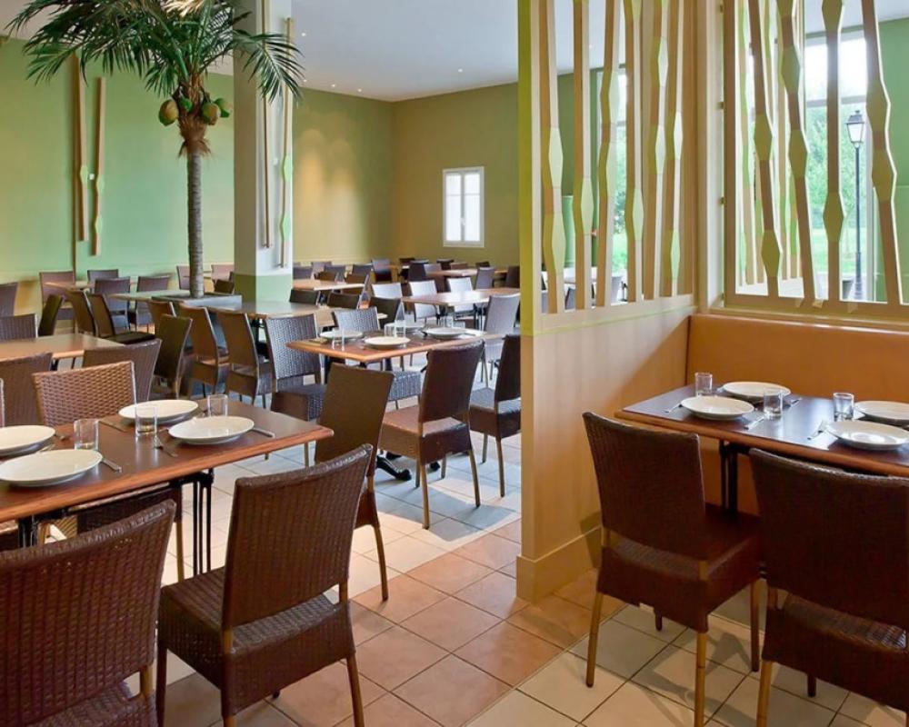 фото Explorers Hotel