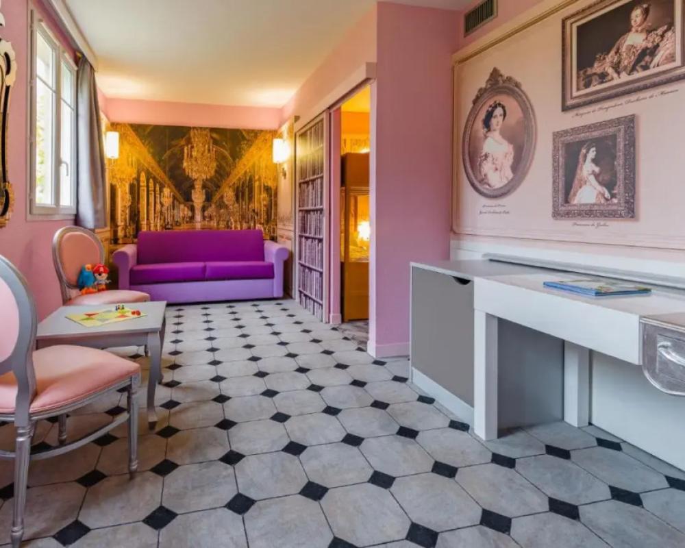 фото Explorers Hotel