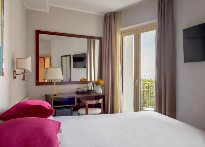 Cristina Hotel