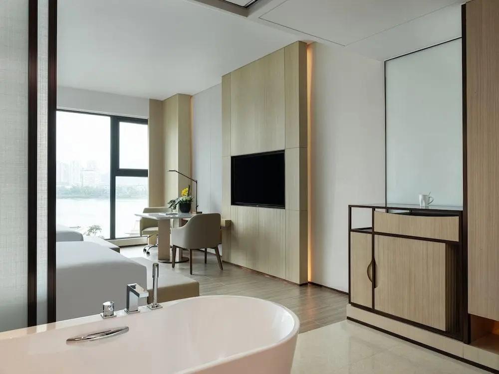 фото Suining Marriott Hotel